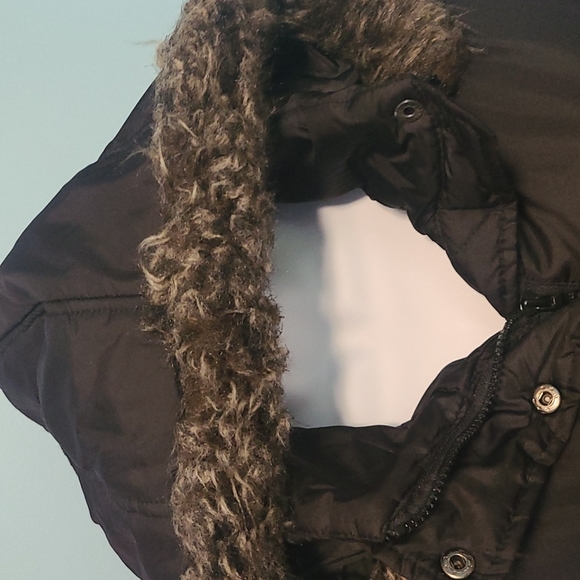 Ladies Vest With Detachable Hood. - Picture 4 of 12